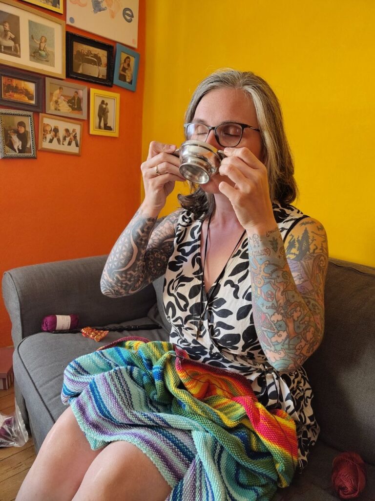 Portrait entstanden im Wohnzimmer beim offiziellen Start am 01.07.2026